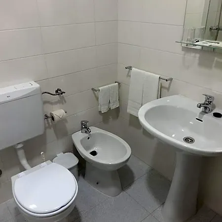 Sinagoga מלון 2*