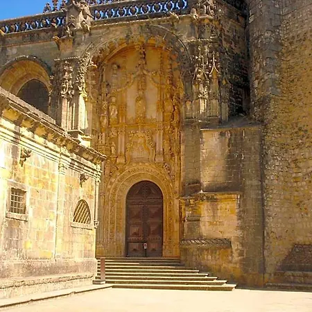 מלון Sinagoga טומאר
